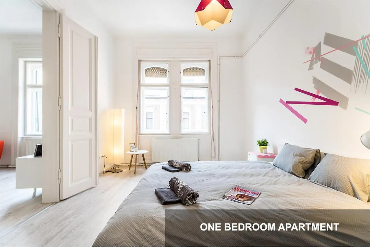 Bpr Art Of Rainbow Apartments Budapest