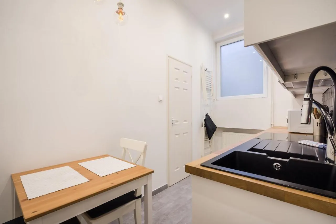 Bpr Art Of Rainbow Apartments Budapest