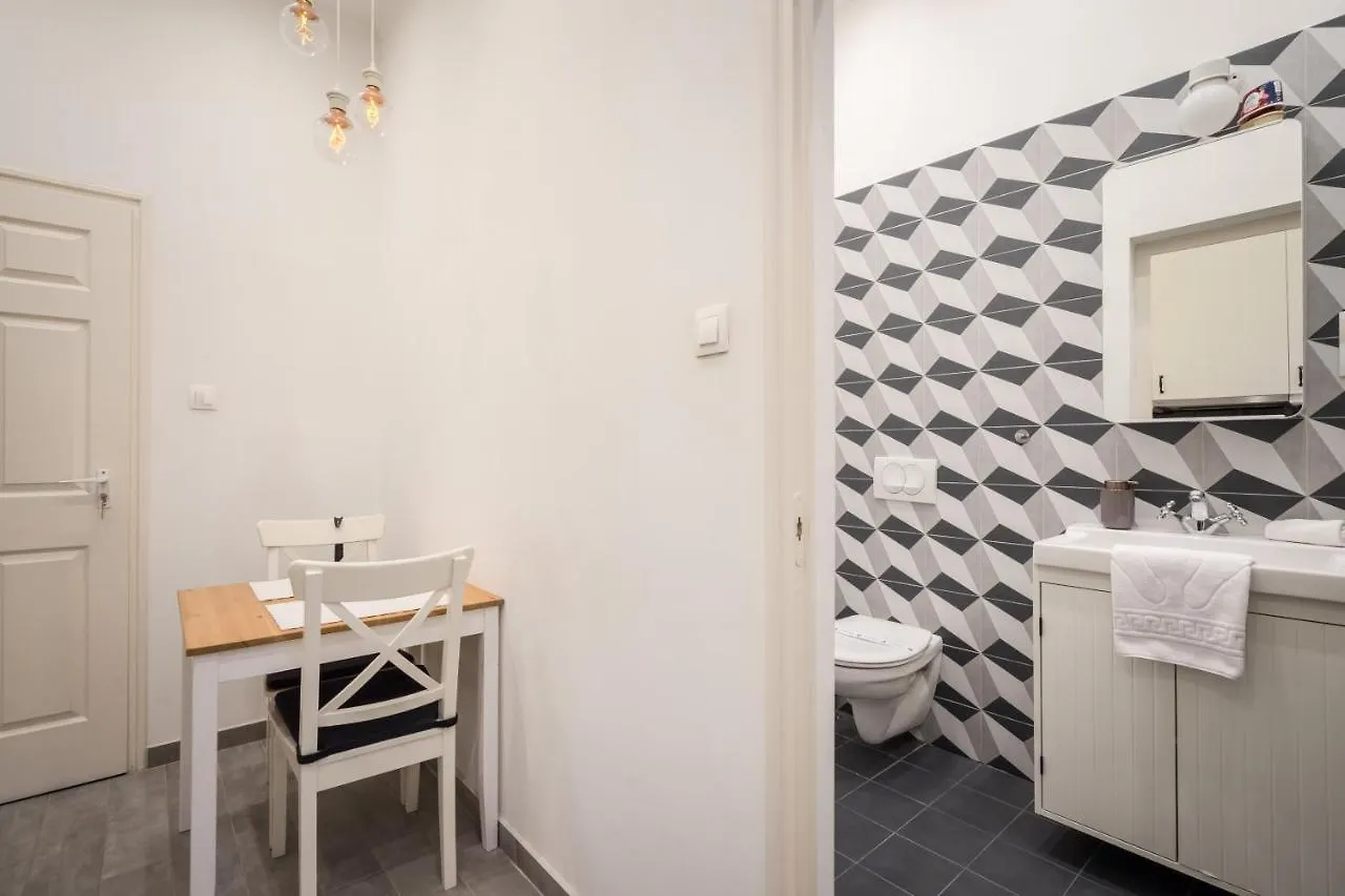 Bpr Art Of Rainbow Apartments Budapest