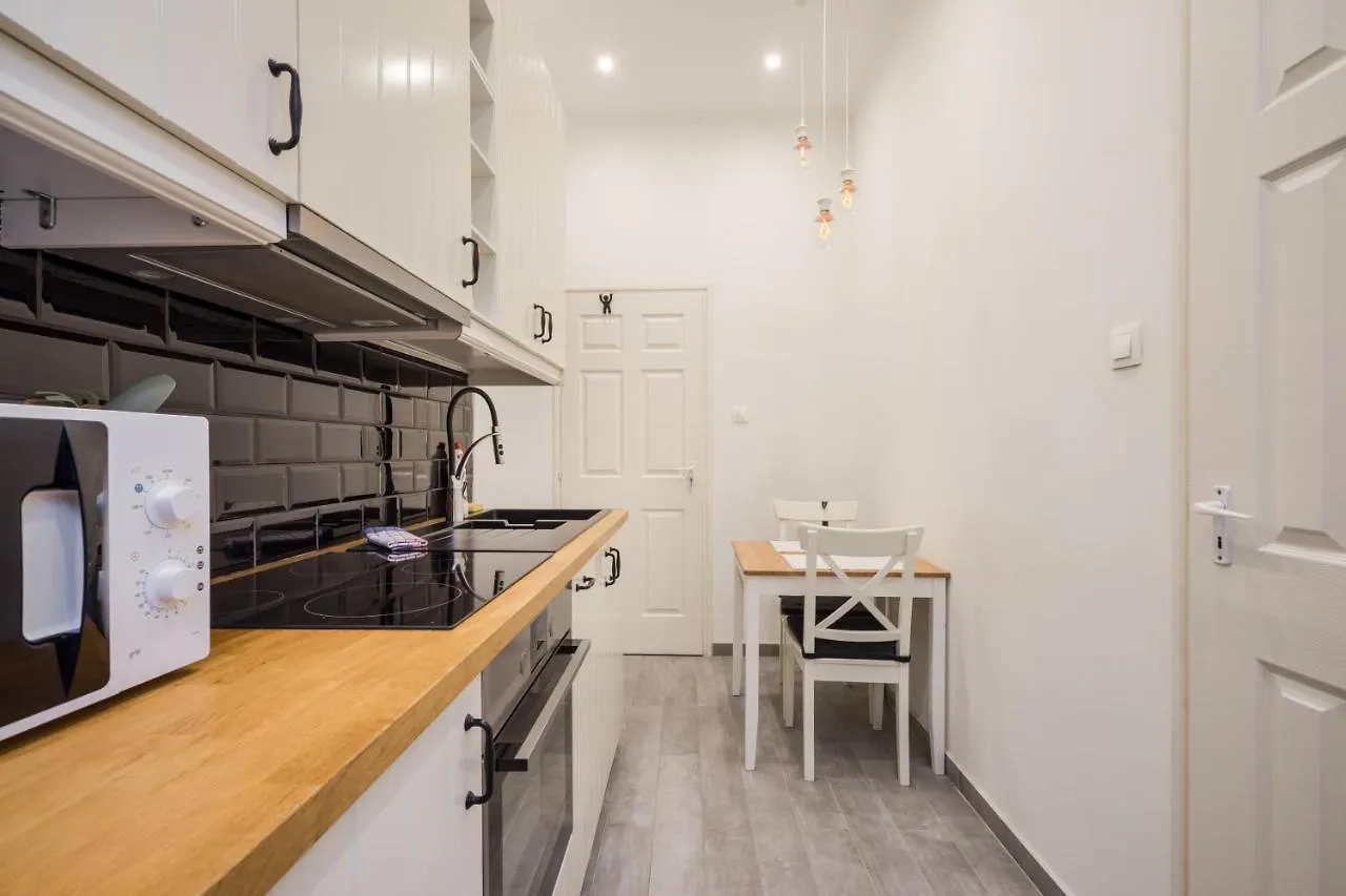Bpr Art Of Rainbow Apartments Budapest