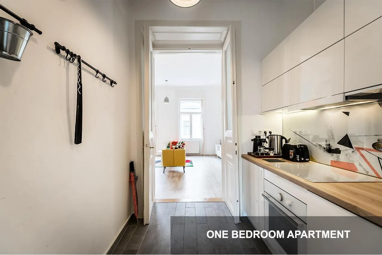 Bpr Art Of Rainbow Apartments Budapest Hungary