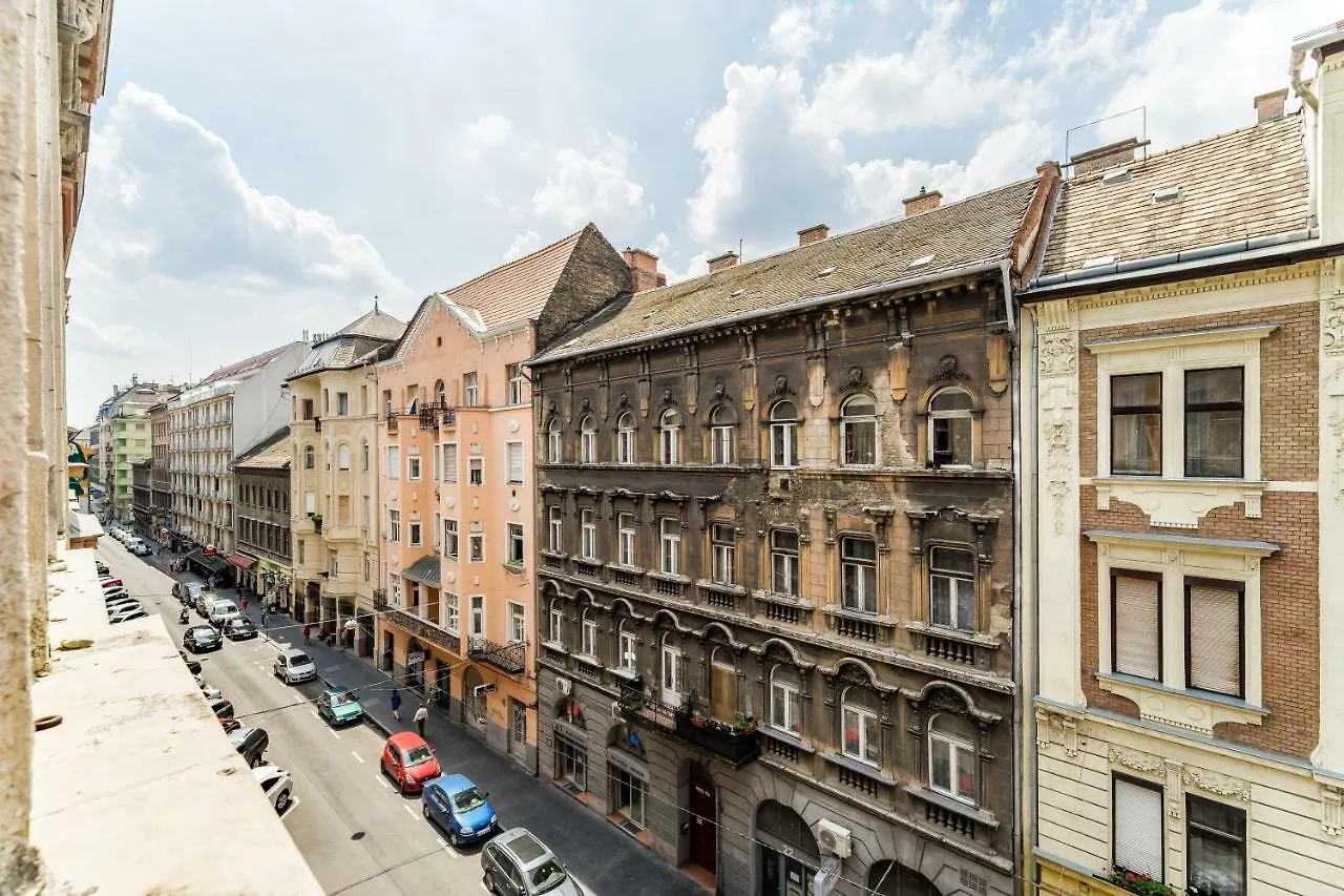 Bpr Art Of Rainbow Apartments Budapest